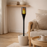 Piquet Solaire LED Effet Flamme 78 cm, en situation