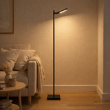 Lampe debout à batterie LED Lupa, 135 cm de haut, en aluminium noir et plastique, LED intégrée, 2400 lm, dimmable, fonction CCT, 3000-6500 K, changeur de lumière RGB en situation
