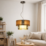 Le pendentif Pori jusqu'à 120 cm de haut, Ø 30 cm, en métal et en polyester, couleur cappuccino, version E27 en situation