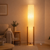Lampe de table Matilda lampe de table classique avec apparence naturelle à travers le bois et l'écran de tissu, socket E27, 110 cm de haut en situation