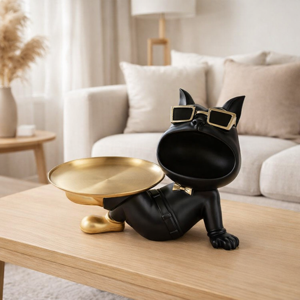 Bouledogue en polyrésine noir avec plateau en situation
