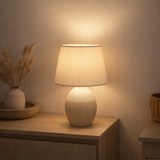 Lampe de table en céramique Talia, lampe de table en céramique, beige / blanc, avec version E14, pour salle à manger, salon, couloir ou bureau, 31 cm de haut en situation