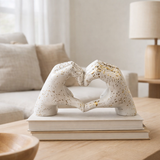 Polyresin Hand Heart White Gold Splash en situation
