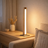 Lampe à table à LED droite de 51 cm de haut, en métal, en plastique et en bois de cendre, avec des LED fermement installées, blanc chaud (770 lm, 3000k), dimmable en situation