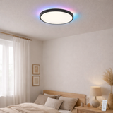 Le plafond LED Carlo avec RVB-Backlight, Ø de 29,3 cm, plafond classique moderne en plastique noir / blanc avec de nombreuses fonctions, par ex. en situation