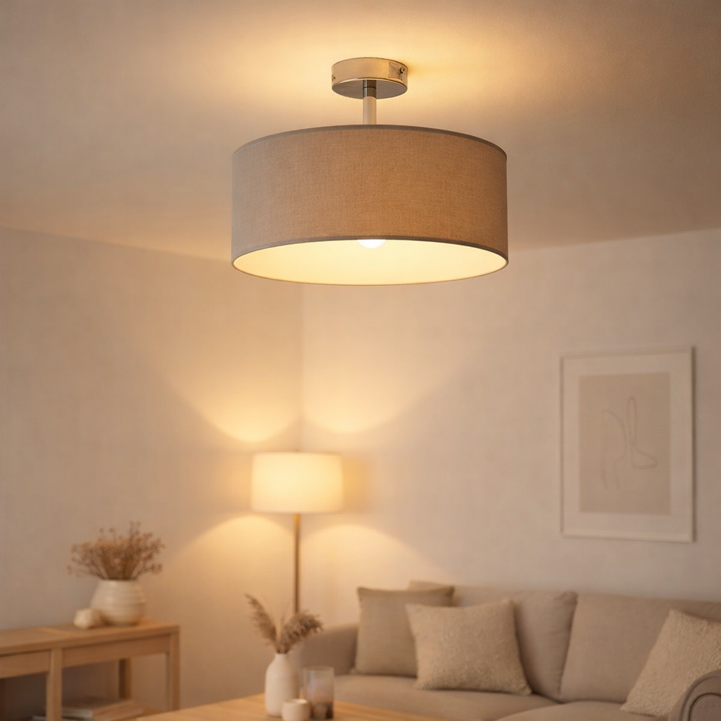 Plafonnage textile New York, lampe de plafond classique avec des lames de texte en gris, avec une prise E27, une plafonnier de 40 cm de diamètre, adaptée à l'ensemble du salon en situation