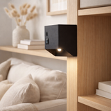 Cordy Wall Light cube magnétiquement, env. 10 x 10 cm, en métal noir, avec capteur de mouvement en situation