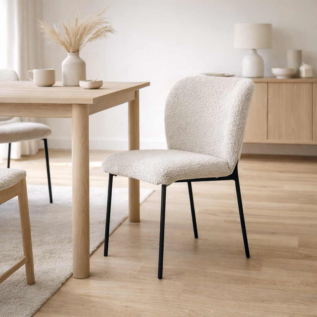 Ventura chaise tissu en peluche naturel en situation