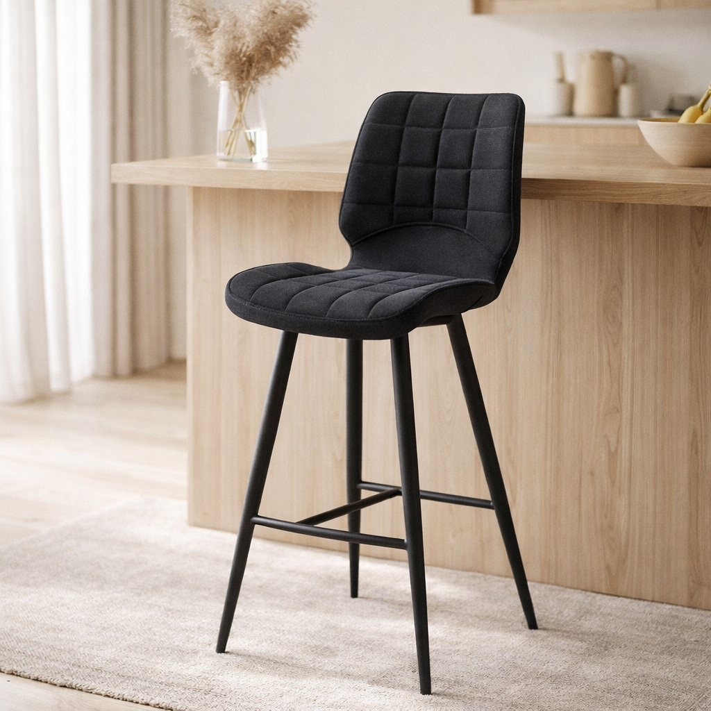 Tabouret de bar borgo en tissu noir en acier souple en situation