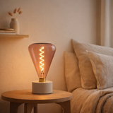 Lampe à LED Dilly E27 version 4 watt métal et verre en rouge en situation