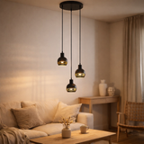 Lampe suspendue légère à 3 places Casco en métal en noir et or, avec des versions E27. Éclairage élégant pour le salon, la salle à manger ou la cuisine. en situation