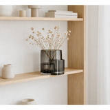 Vase en verre au design innovant avec une touche constructiviste, FUSION 20 Gris en situation