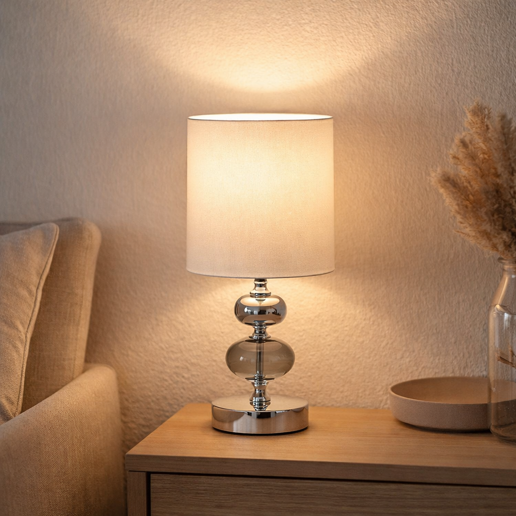 Tissu, lampe de table Mali, lampe de table en métal et matériau textile, blanc, avec douille E14, pour salle à manger, salon, couloir ou bureau, lampe de table pour salon ou salle à manger, lampe de chevet 28,5 cm de haut en situation