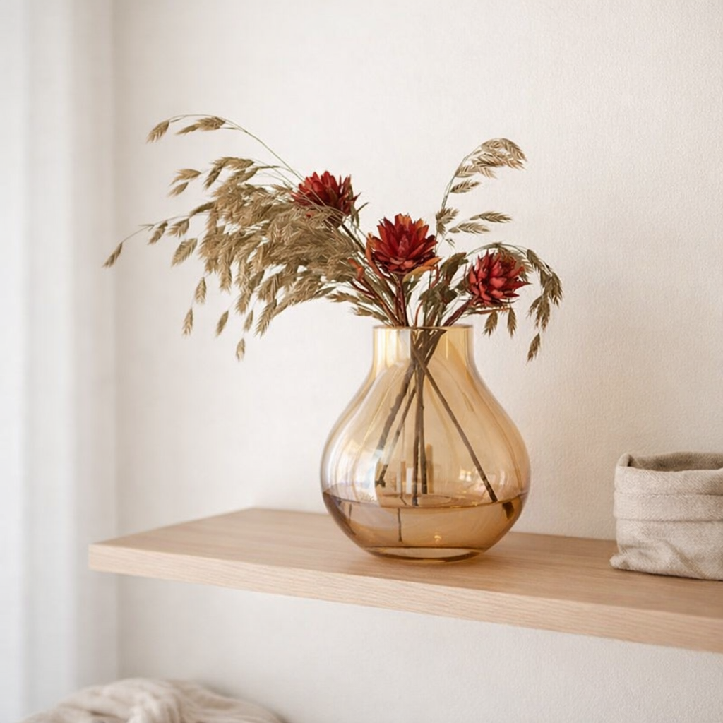 vase en verre en forme de bulbe : ENVIE26GO en situation