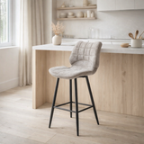 Tabouret de bar borgo noir tissu doux caillou en situation