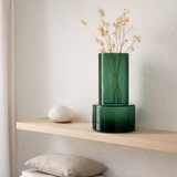 grand vase à fleurs épais de style rétro, verre de qualité vert foncé : TYLER35GE en situation