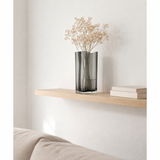 Vase fin au design moderne inspiré de CORAL + Aalto, COR26GR en situation