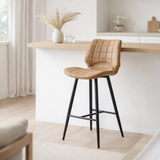 Tabouret de bar borgo tissu noir cognac doux en situation