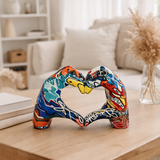 Polyresin Hand Heart coloré en situation