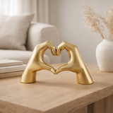 Polyresin Hand Heart Gold en situation