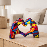 Polyresin Hand Heart coloré en situation