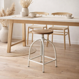 Tabouret de tabouret de rhin tabouret pivotant chaise pivotante réglable réglable les gestes en métal durable en bois massif liverpool en situation
