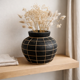 Le Vase Belly - Noir Naturel - M en situation