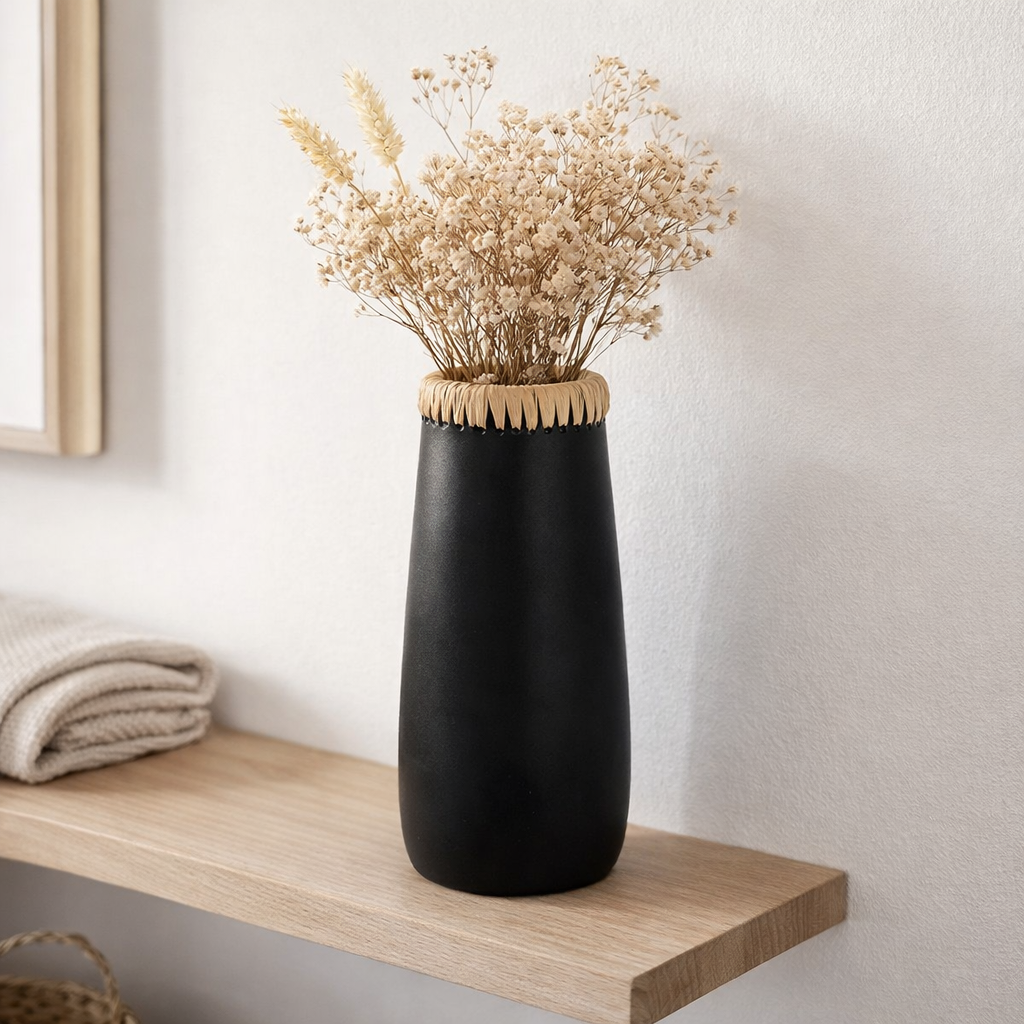 Le Vase Sneaky - Noir Naturel - L en situation