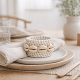 Rond de Serviette en Coquille de Rotin - Blanc en situation