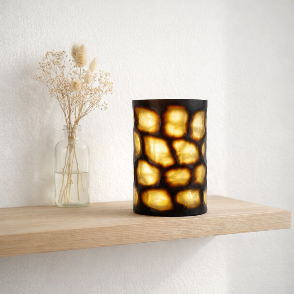 The Vague Dorée Vase - Honey - L en situation