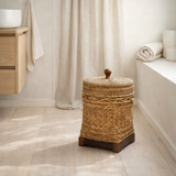 Le panier poubelle de salle de bain - Brun naturel en situation
