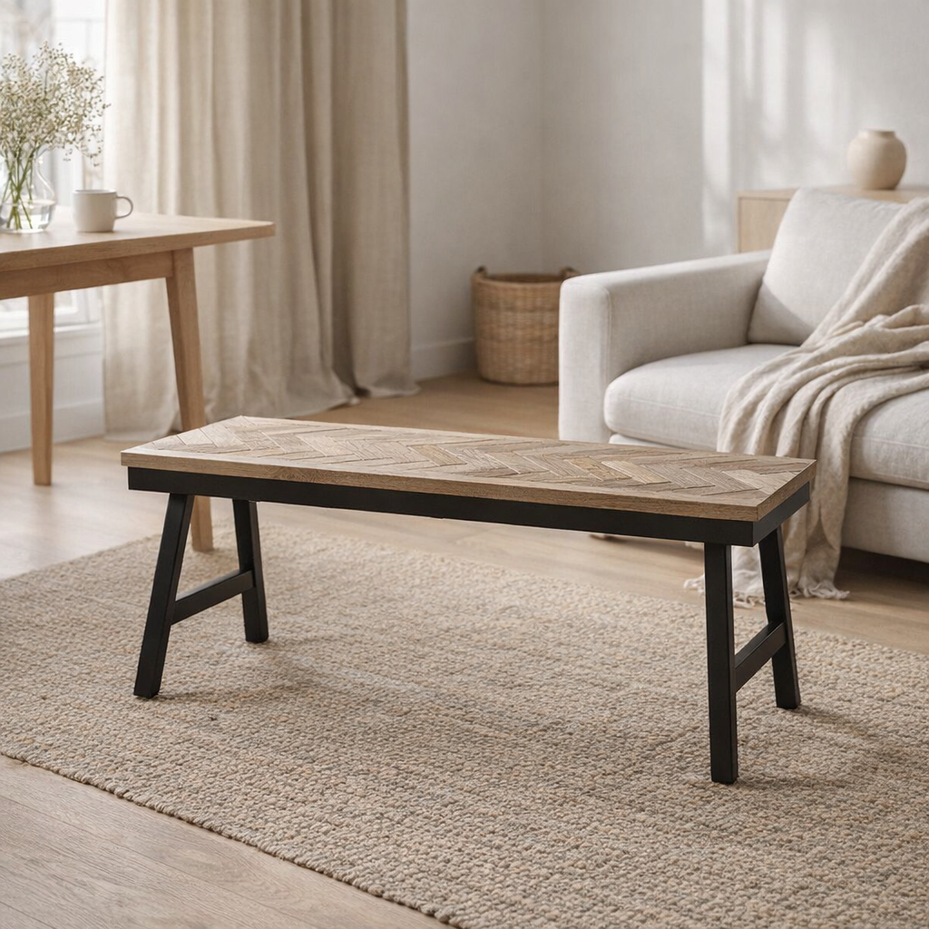 Banc à chevrons naturel en bois 110 cm en situation