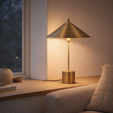 Lampe de table Kasa (UE) - Laiton en situation