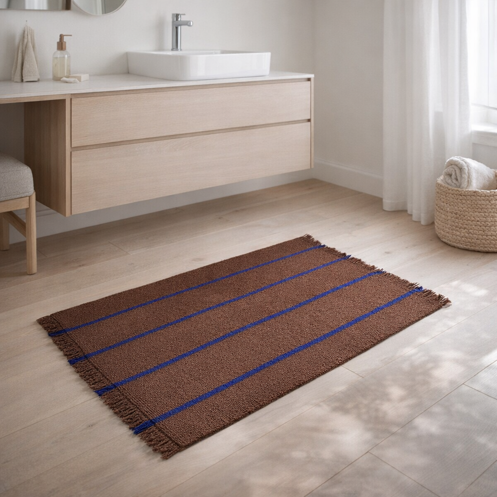Tapis de bain recyclé Lina - Caramel en situation