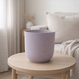 Cache-pot lavande lilas en plastique mat en situation