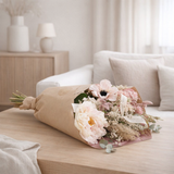 Bouquet de pivoines séchées et soie rose 55 cm en situation