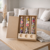 Lot de 8 fleurs séchées multicolores en boîte 15 cm en situation