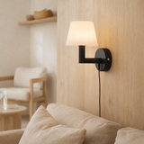 Applique murale rechargeable en bois noir Ted en situation