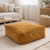 Coussin de sol en velours Donna moutarde 65x65x25 en situation