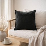 Coussin en velours Jessica noir 50x50 en situation