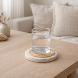 Dessous de verre en marbre et paille naturel en situation