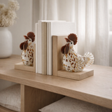 J-Line presse-papier Chicken Dots - verre - blanc/marron/ocre en situation