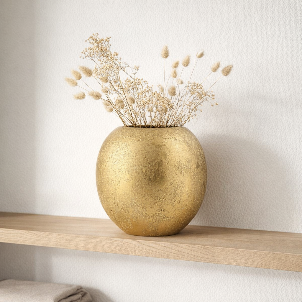 J -line Vase Ball Round - Ceramics - Gold - Ø 40 cm en situation