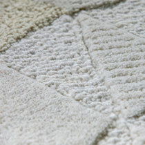 Tapis Bhoutan en laine écrue avec motifs graphiques raffinés
