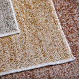 Tapis Pearl en couleur kaki, texture douce et agréable.
