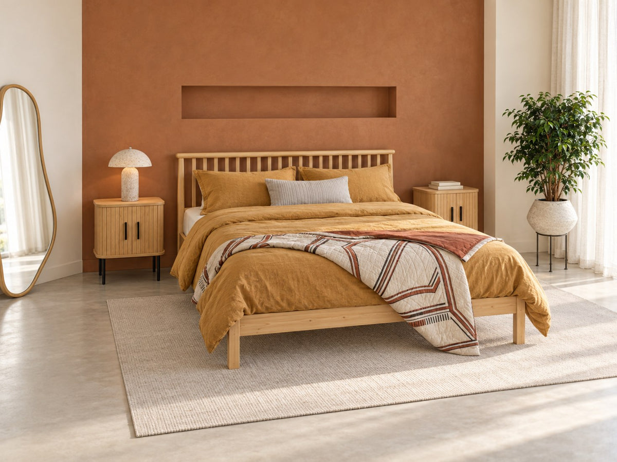 Tendance du moment, la suite parentale : chambre en lin ocre, chêne clair et béton ciré